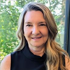 doreen-woods_db6d23fbe00f4251b714a04754ed986c-headshot